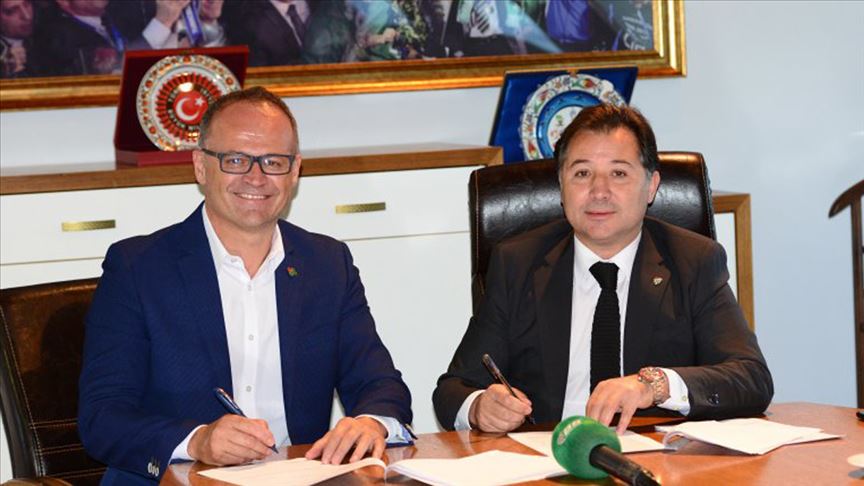 Bursaspor teknik direktör İrfan Buz ile sözleşme imzaladı