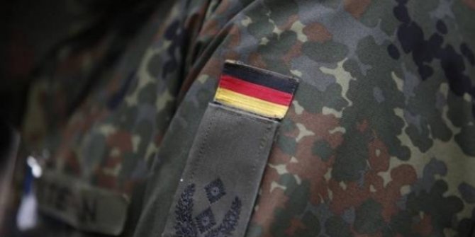 Alman ordusunda aşırı sağcı askerin listesi ele geçirildi