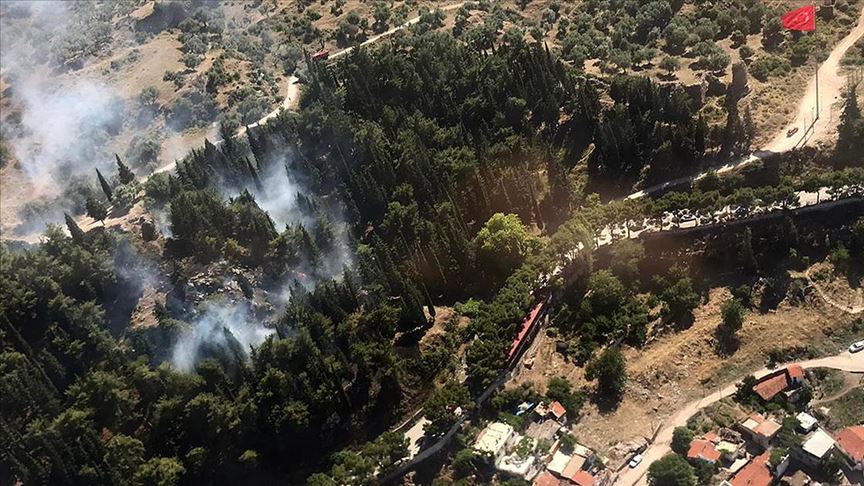 Manisa'da Spil Dağı eteklerinde orman yangını