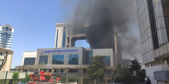 İstanbul'da kültür merkezinde yangın
