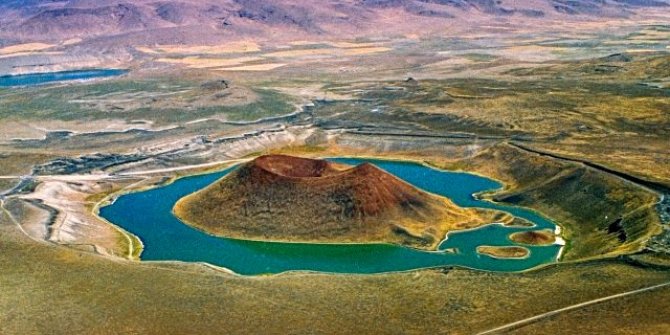 Dünyanın 'nazar boncuğu' Meke Gölü kurudu