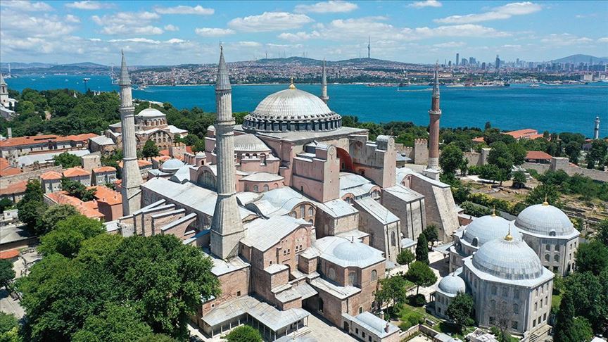 Prof. Dr. Fahameddin Başar: Ayasofya, İstanbul'un fethinin bir hatırası