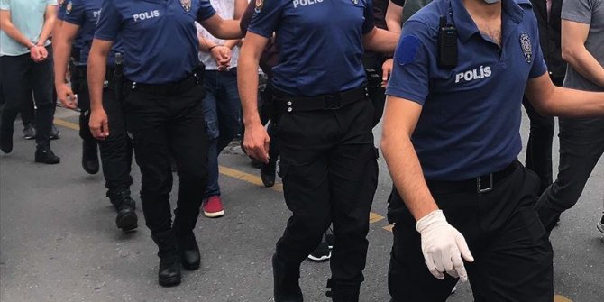 İzmir'de FETÖ operasyonunda 25 kişi gözaltına alındı