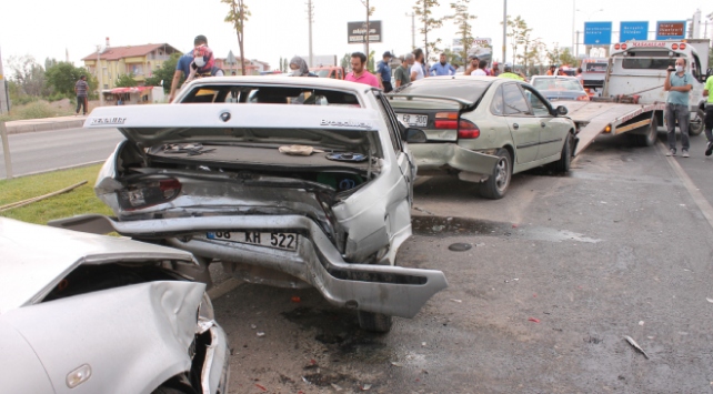 Aksaray'da zincirleme trafik kazası: 9 yaralı
