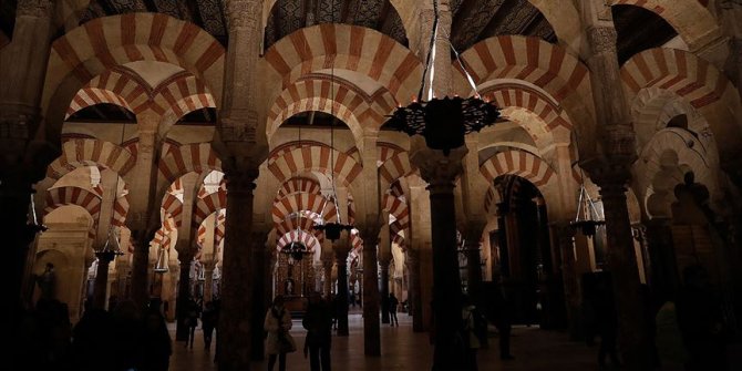 İspanya'daki Kurtuba Ulu Cami yıllardır sadece Katoliklerin ibadetine açık tutuluyor