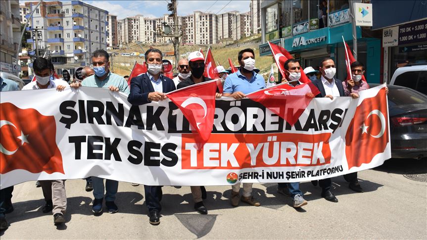 Şırnak'ta HDP önünde toplanan STK'lerden teröre tepki