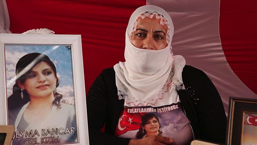 Diyarbakır annelerinden Sancar: Evlatlarımızı HDP'den, PKK'dan almadan buradan kalkmayacağız