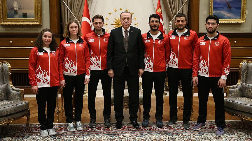 Cumhurbaşkanı Erdoğan, 2018 Kış Olimpiyatları'na katılacak Türk sporcuları kabul etti