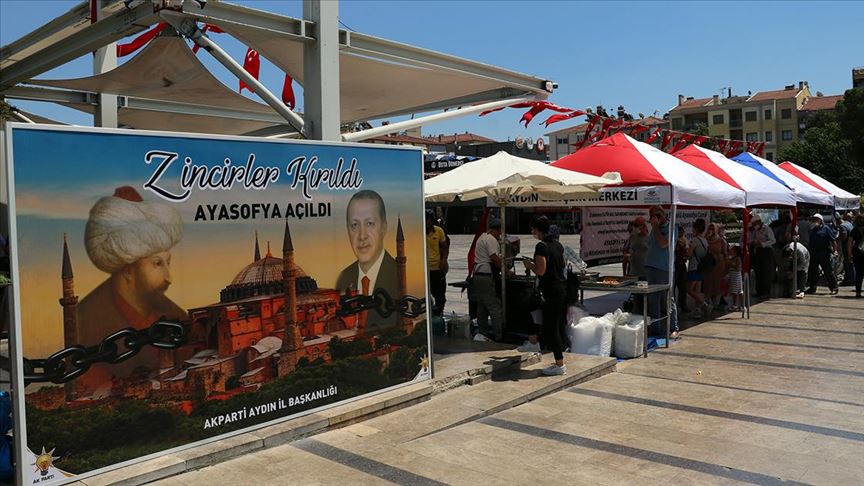 Aydın'da Ayasofya-i Kebir Camii'nin yeniden ibadete açılması dolayısıyla lokma hayrı yapıldı