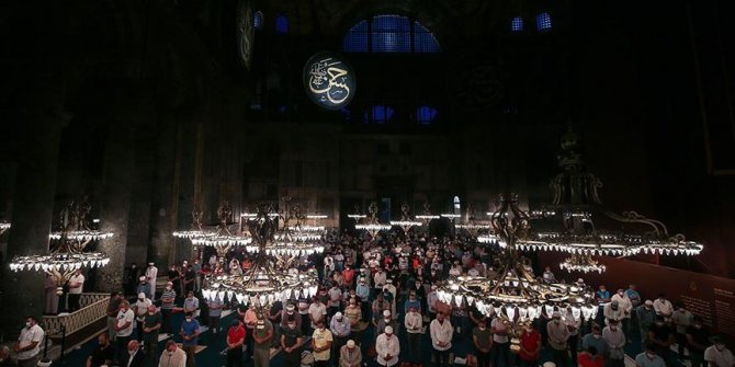 Ayasofya Camii'nde ziyaretçi karmaşası bitiyor mu?