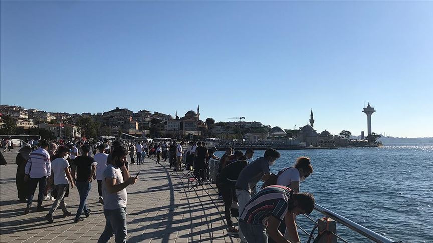 İstanbul'un sahillerinde yoğunluk yaşanıyor