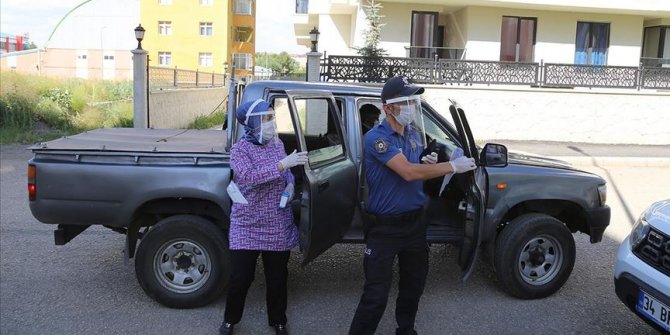 Erzurum'da Kovid-19 ile mücadele için 'çat kapı' ekibi kuruldu