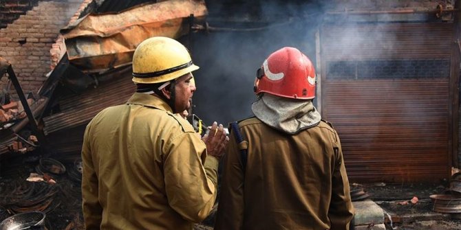 Hindistan'da Kovid-19 hastalarının tedavi gördüğü otelde çıkan yangında 11 kişi öldü