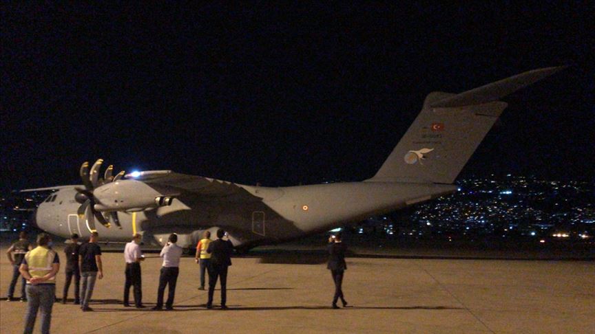Lübnan'a tıbbi yardım malzemeleri getiren uçak Beyrut'a indi
