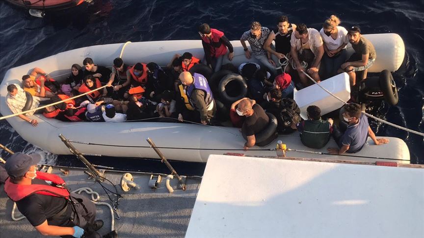 Muğla'da Türk kara sularına itilen 40 sığınmacı kurtarıldı