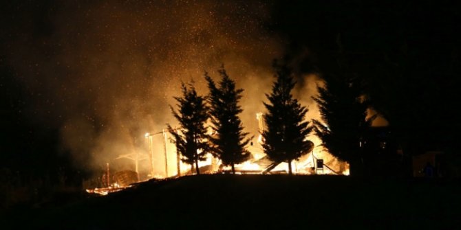 Ankara'da ahşap konak yandı