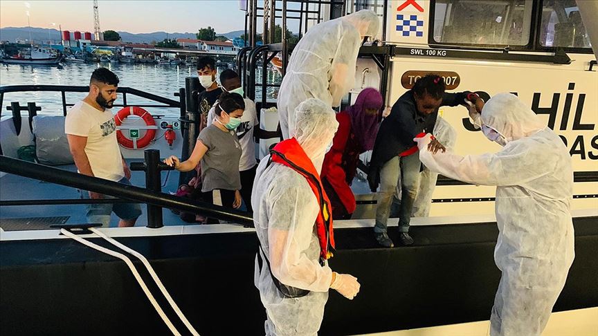 İzmir'de Türk kara sularına geri itilen 103 sığınmacı kurtarıldı