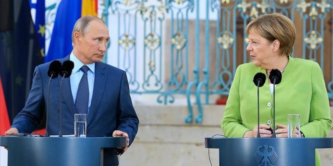 Merkel ve Putin Belarus’u görüştü
