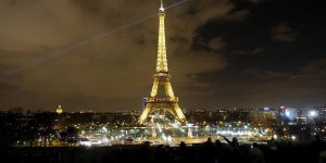 Teröre rağmen Paris son 10 yılın turist rekorunu kırdı
