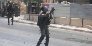 İsrail askerleri Kudüs'te 10 Filistinli genci yaraladı