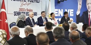 AK Parti döneminde bağımsız Türkiye'yi dosta düşmana gösterdik