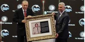 Ticaret Bakanı Bolat'tan Cumhurbaşkanı Erdoğan'a anlamlı hediye