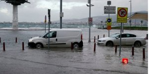 İzmir'de kuvvetli yağış ve fırtına: İZSU önlem aldı