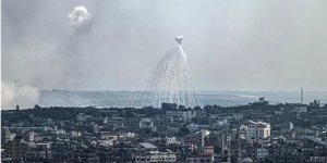 İşgalci İsrail ordusu, sınırdaki beldeleri "fosfor bombası" ile vurdu