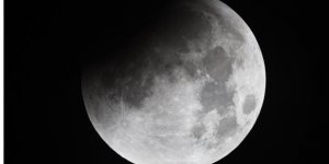 Ay küçülüyor astronotlar için tehlike büyüyor
