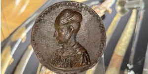 İngiltere'de Fatih Sultan Mehmet'in 'tılsımlı madalyonu' için verilen teklif kabul edilmedi