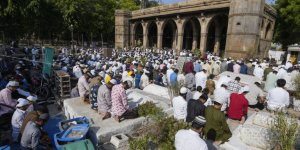 Yine cami yıktılar