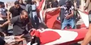 Suriye'de Türk bayrağını indirmeye çalışan provokatör vuruldu