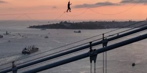 İstanbul Boğazı'nda tarihi anlar! İp üstünde Asya'dan Avrupa'ya yürüdü