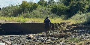 Trabzon'da selde kaybolan kişi hem karada hem denizde aranıyor