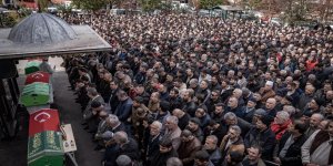 Hastane bahçesine düşen otomobil yandı! Aracın içerisindeki 3 kişi yaşamını yitirdi