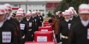 Helikopter kazasında şehit olan askerlerimiz için Isparta'da tören düzenlendi