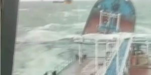 Karadeniz'de kaza yapan gemi ikiye bölündü