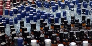 İçişleri Bakanı: Son 10 günde 85 şüpheli sahte içki operasyonlarında yakalandı