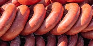 Bakanlık listeyi güncelledi: Sucuk ve kaburgada domuz eti tespit edildi