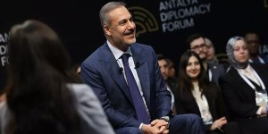 Bakan Fidan 'ADF Youth' etkinliğinde üniversitelilerle buluştu