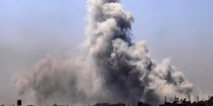 Katil İsrail'in Gazze'de yerinden edilenlerin sığındığı okulu bombaladı: 15 ölü