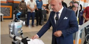 Türkiye'de bir ilk: İnsansı robot Canikli nüfusuna alındı