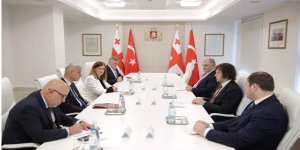 Komşudan Türkiye'ye teşekkür! Sağlık alanında iş birliği için imzalar atıldı