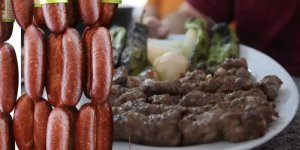 Gıda sahtekarlarının listesi güncellendi! Millete köfte içinde yasaklı boya yedirmişler