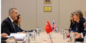 Bakan Fidan'dan İngiltere'ye Gazze mesajı: İsrail'e baskı kurulmalı