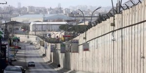 İsrail Batı Şeria'da bir evi, 5 mezarı ve bir istinat duvarını yıktı