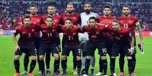 A Milli Futbol Takımı, Karadağ'a gitti