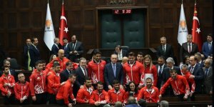 Cumhurbaşkanı Erdoğan, şampiyon güreşçilerle buluştu