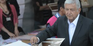 Meksika'da  Andres Manuel Lopez Obrador kazandı.
