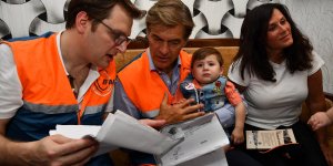 Ünlü Doktor Mehmet Öz Suriyeli sığınmacıları ziyaret etti